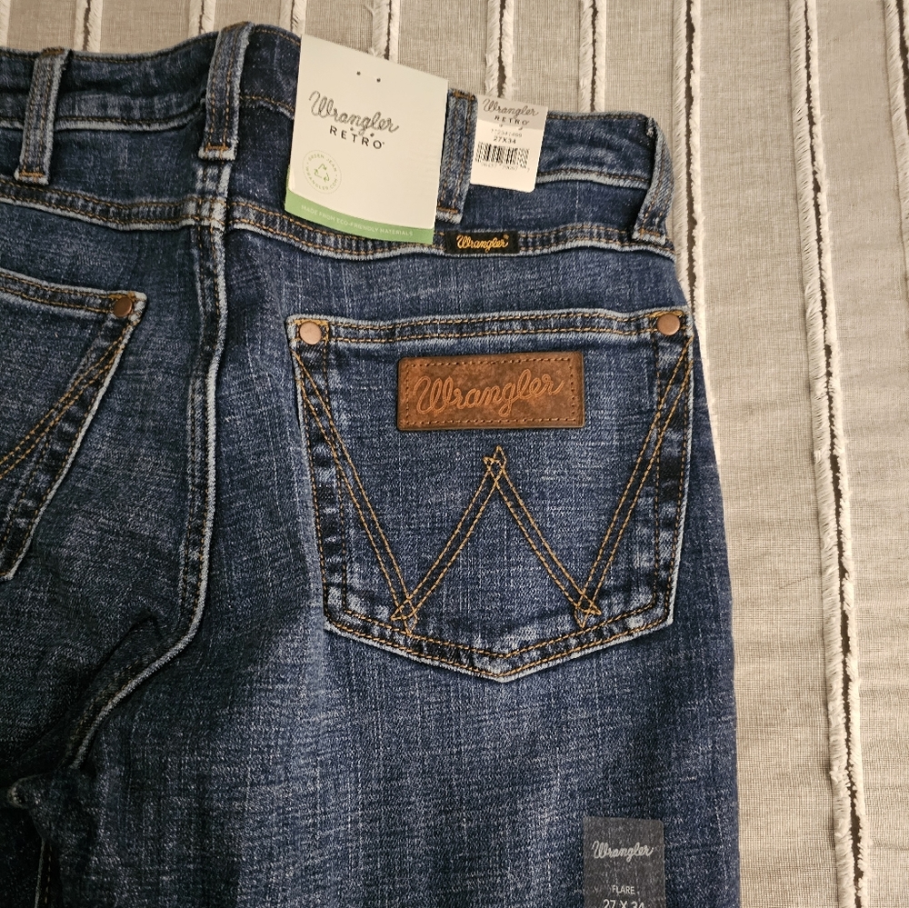 Ladies Wranglers 27x34 NWT